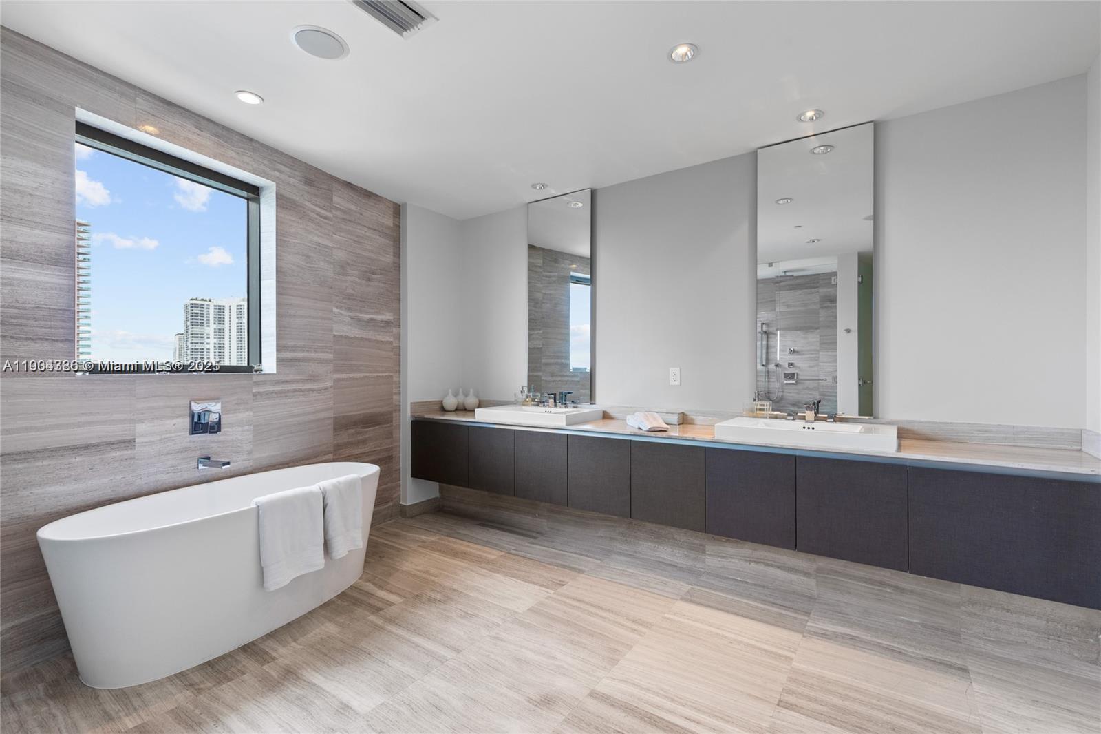 ECHO CONDO - Residential