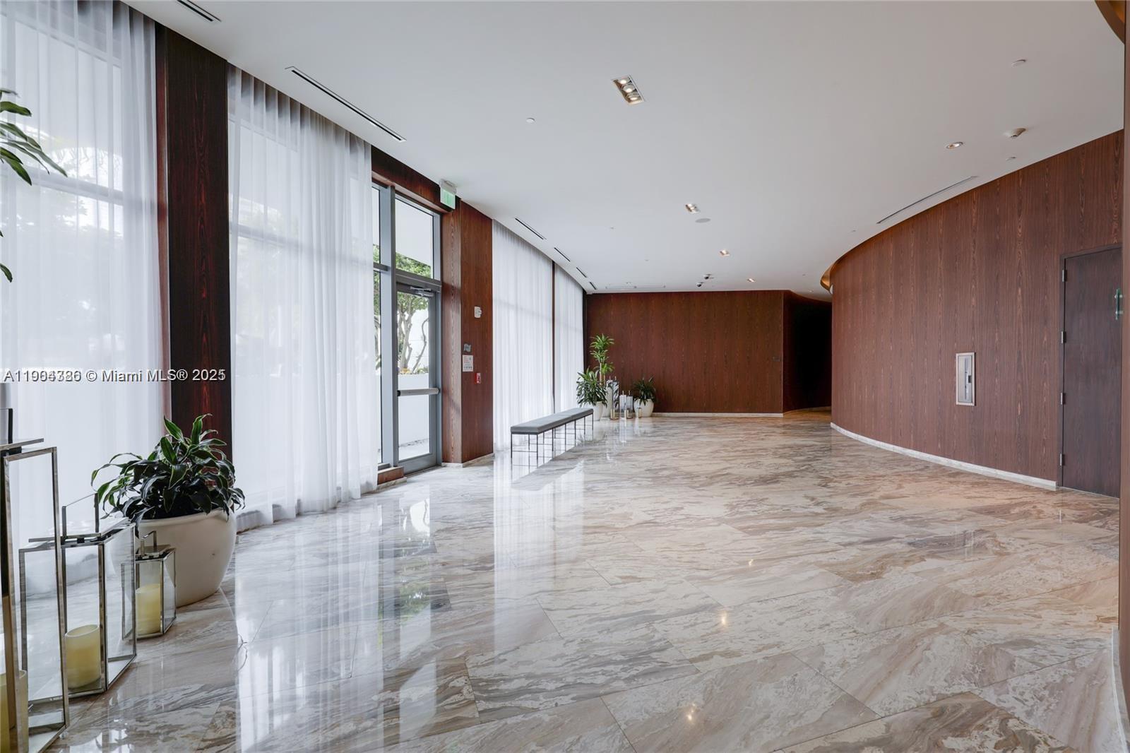 ECHO CONDO - Residential