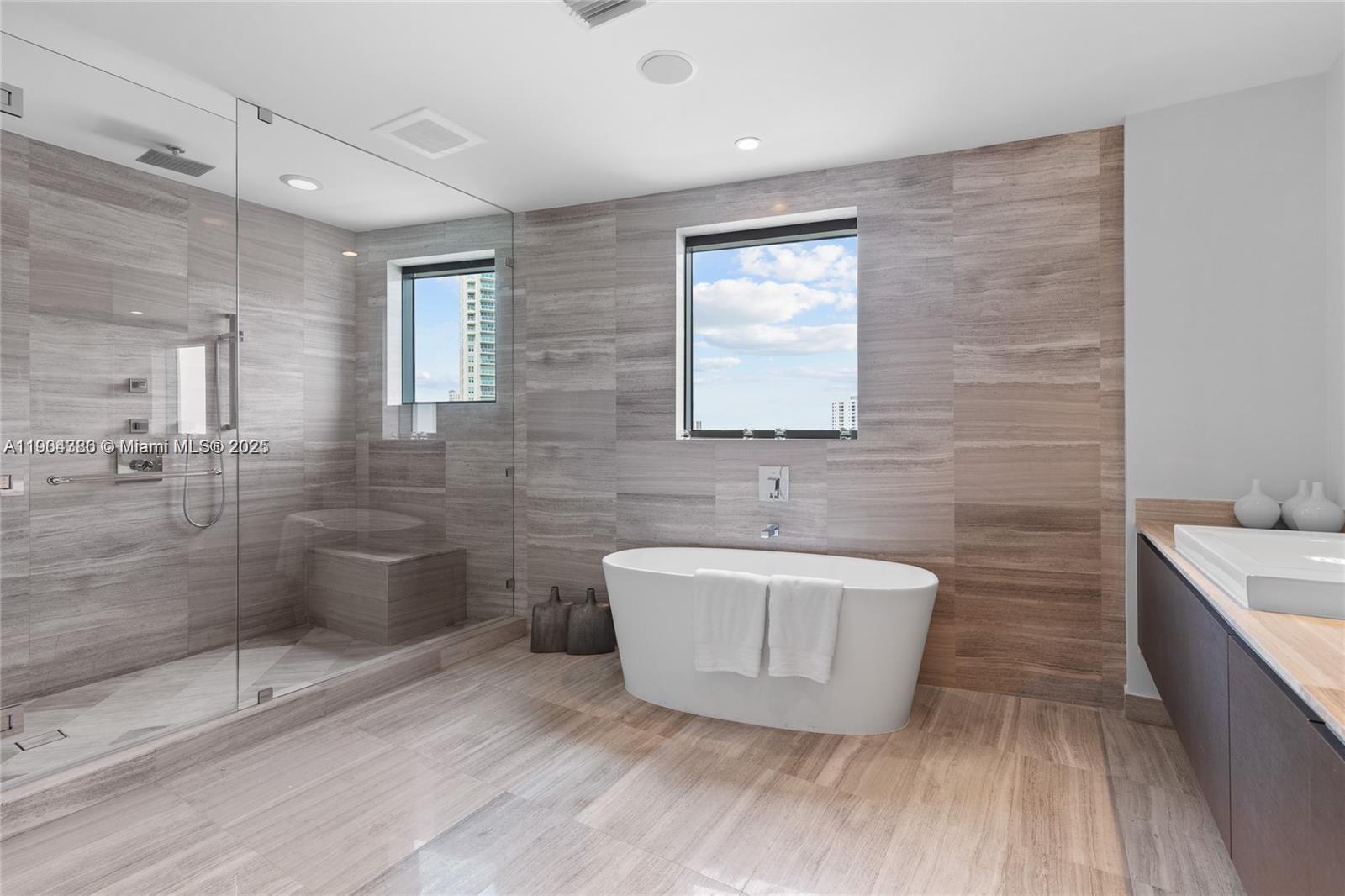 ECHO CONDO - Residential