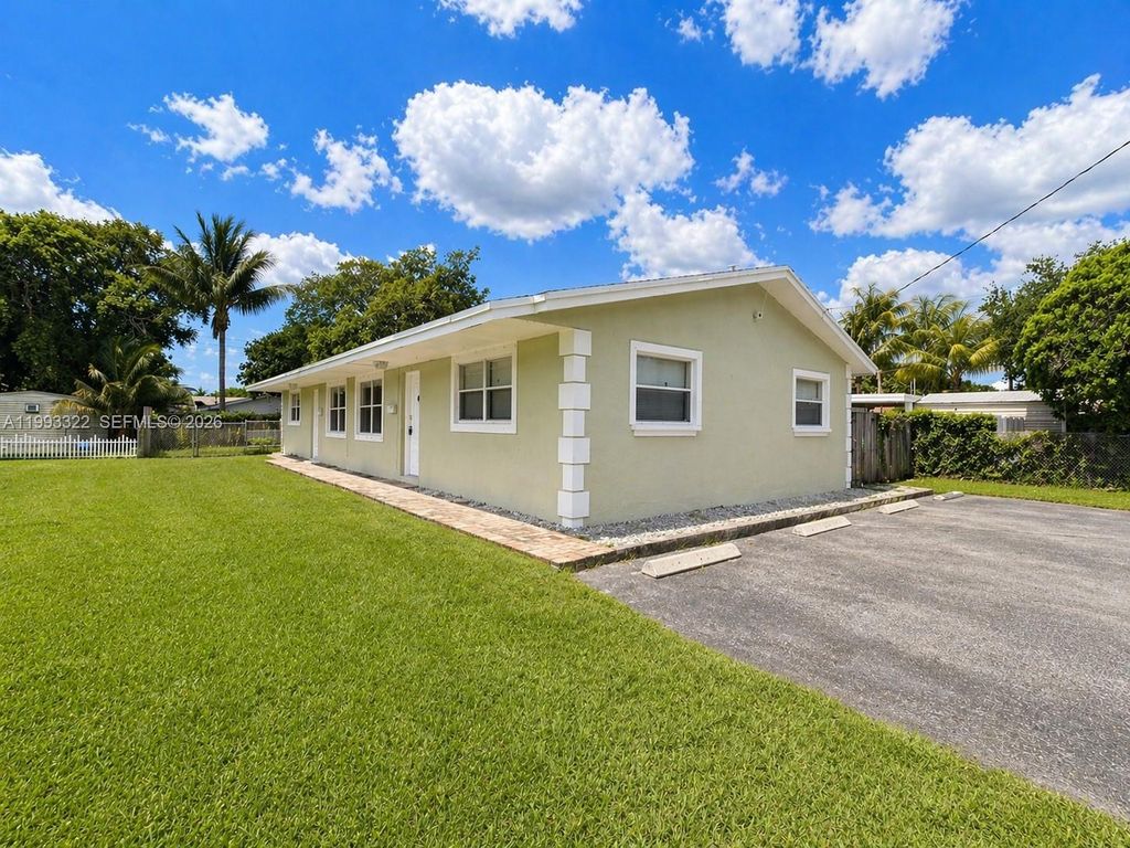 Photo of 5644 Pierce St, Hollywood, FL 33021 (MLS # A11993322)