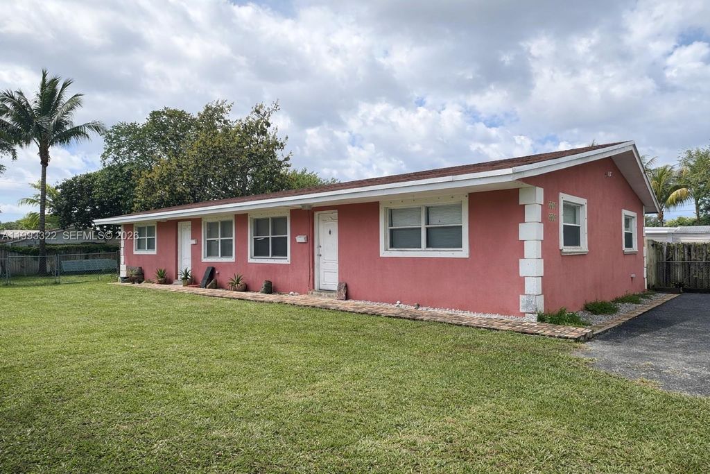 Photo of 5644 Pierce St, Hollywood, FL 33021 (MLS # A11993322)