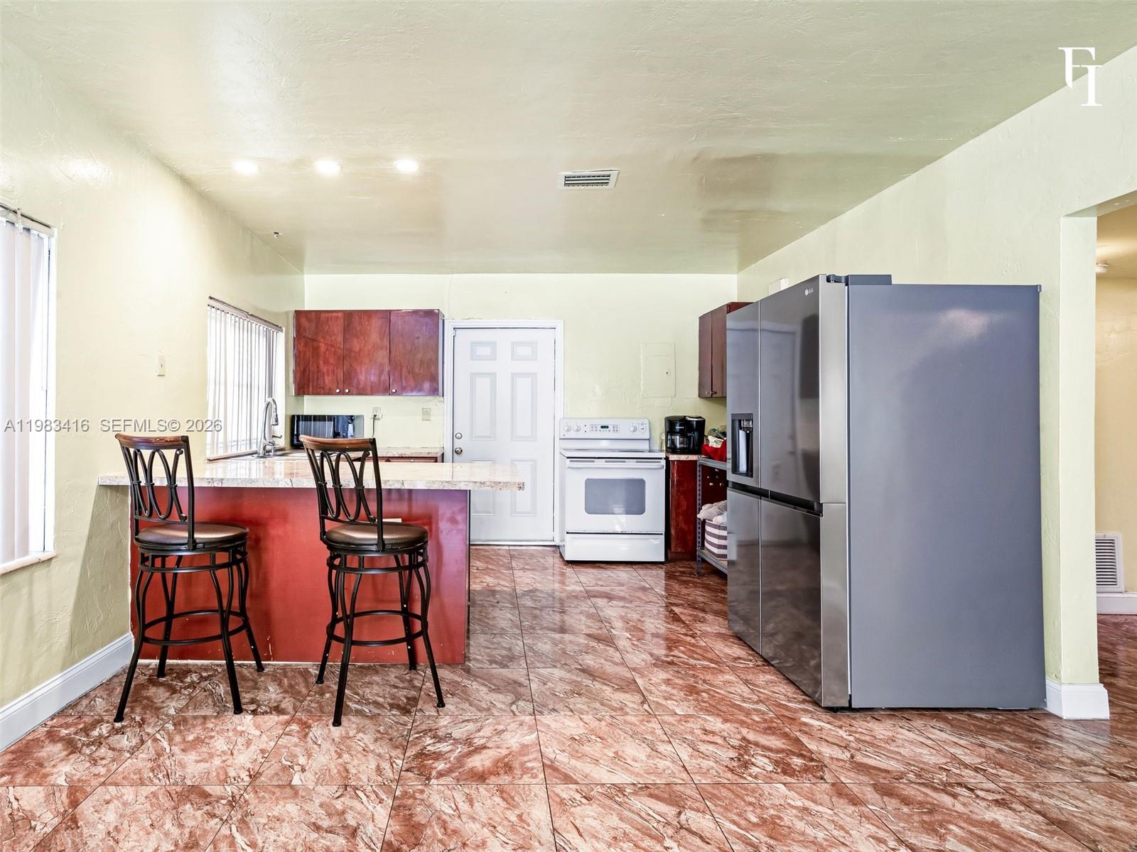 CRESTWOOD - Residential