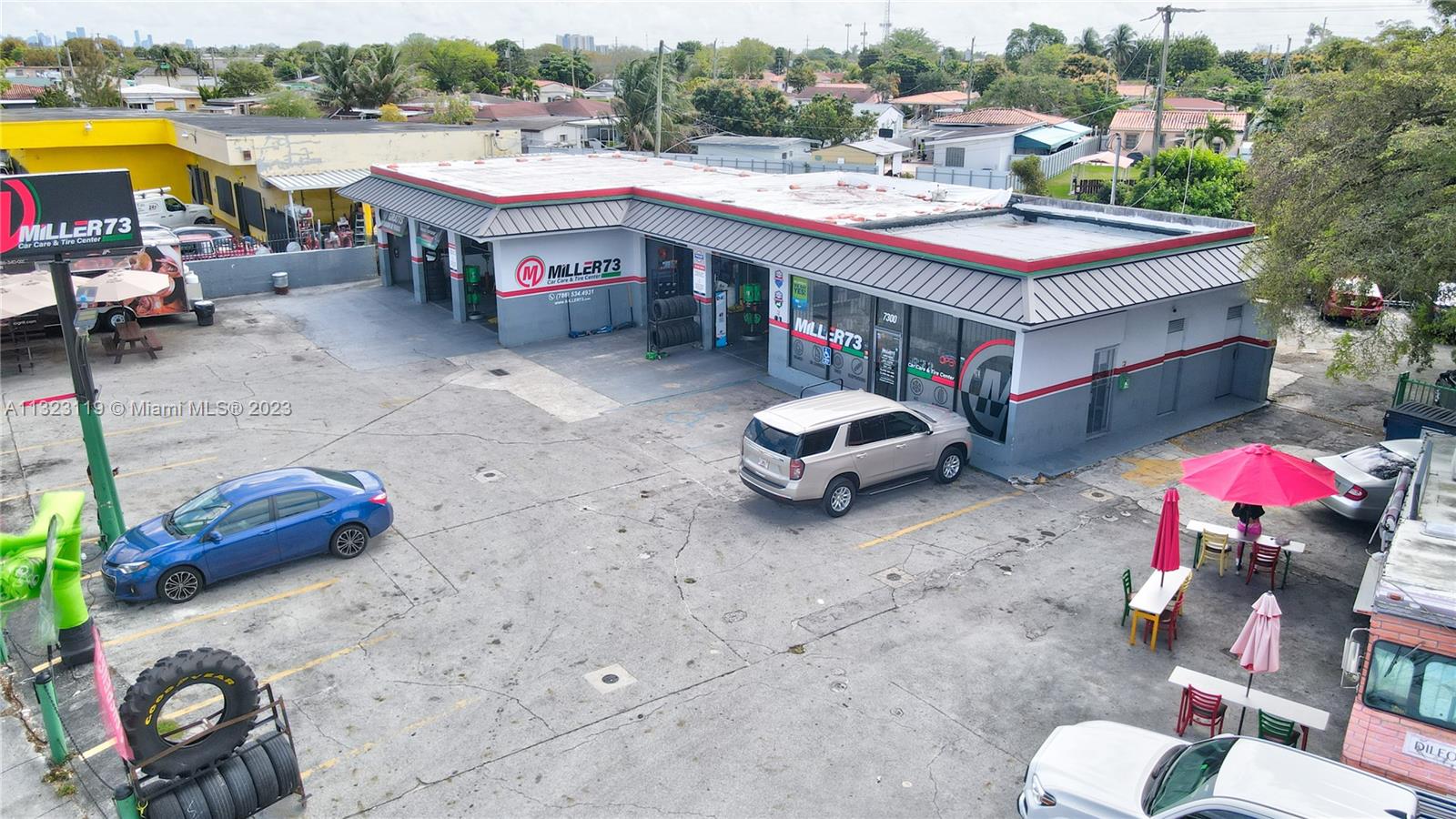 *ATTENTION!*
***EXCELLENT LOCATION***
Great investment opportunity!
Developers, Investors and Merchants!
Great investment opportunity in WEST FLAGLER. With high traffic all day.
LAND Mixed-use, office, medical office, or apartment buildings can be built. Shopping Center.
Existing land use: 110 - SALES AND SERVICES (WHOLESALE FACILITIES, COMMERCIAL PLACE, COMMERCIAL STRIP, NEIGHBORHOOD SHOPPING CENTERS).
Call the Miami-Dade Zoning Department for detailed information. The property is rented until October 2024.