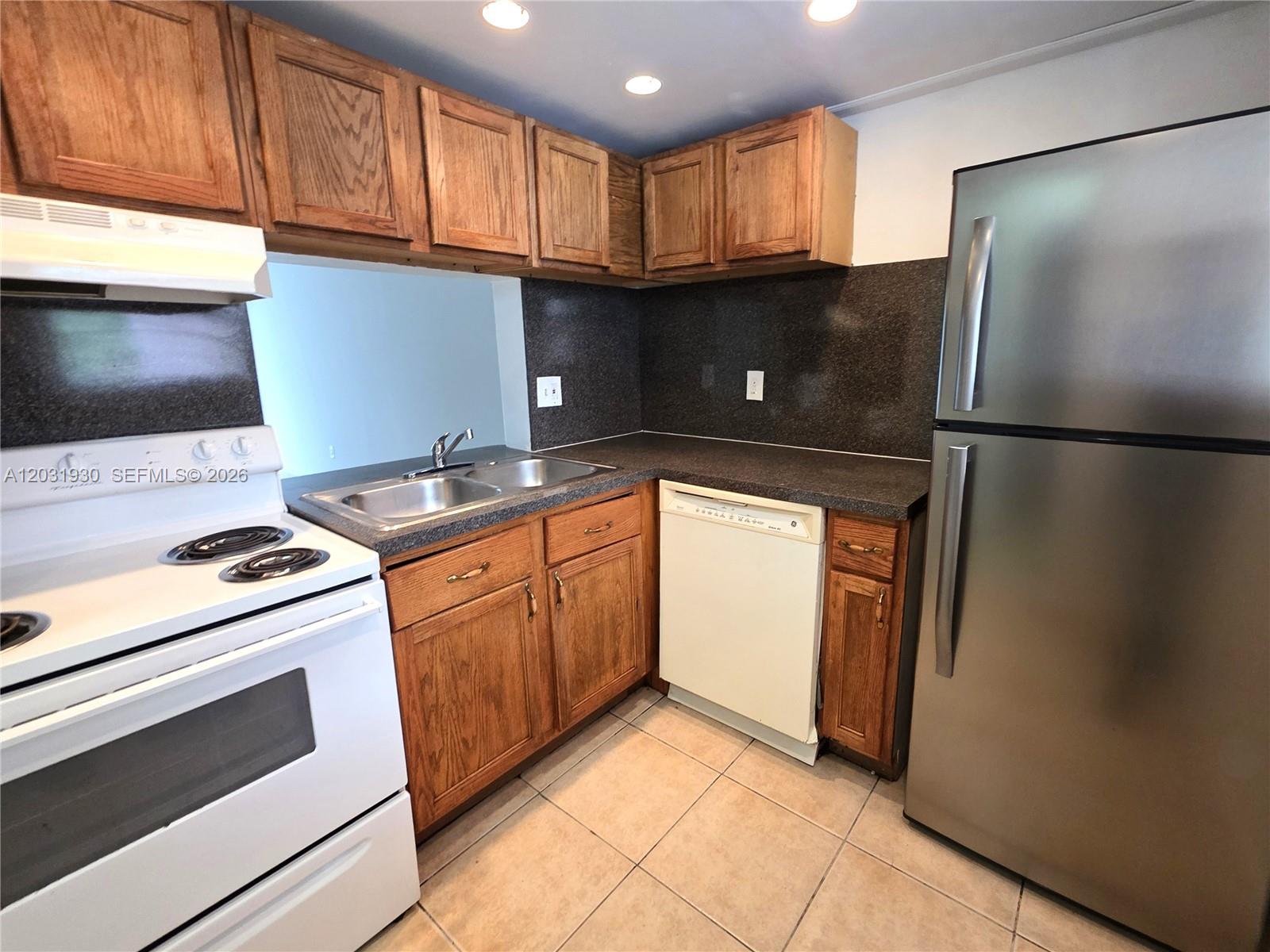 2800 NW 56th Ave E303