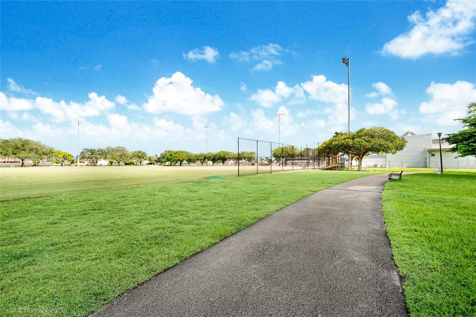 BIRD LAKES TOWNHOUSE SEC - Residential