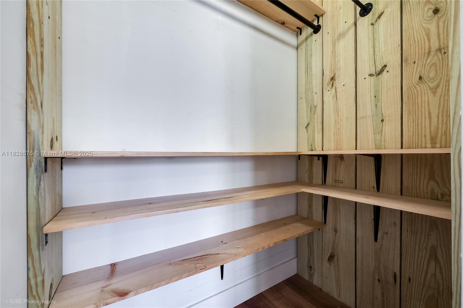 BIRD LAKES TOWNHOUSE SEC - Residential