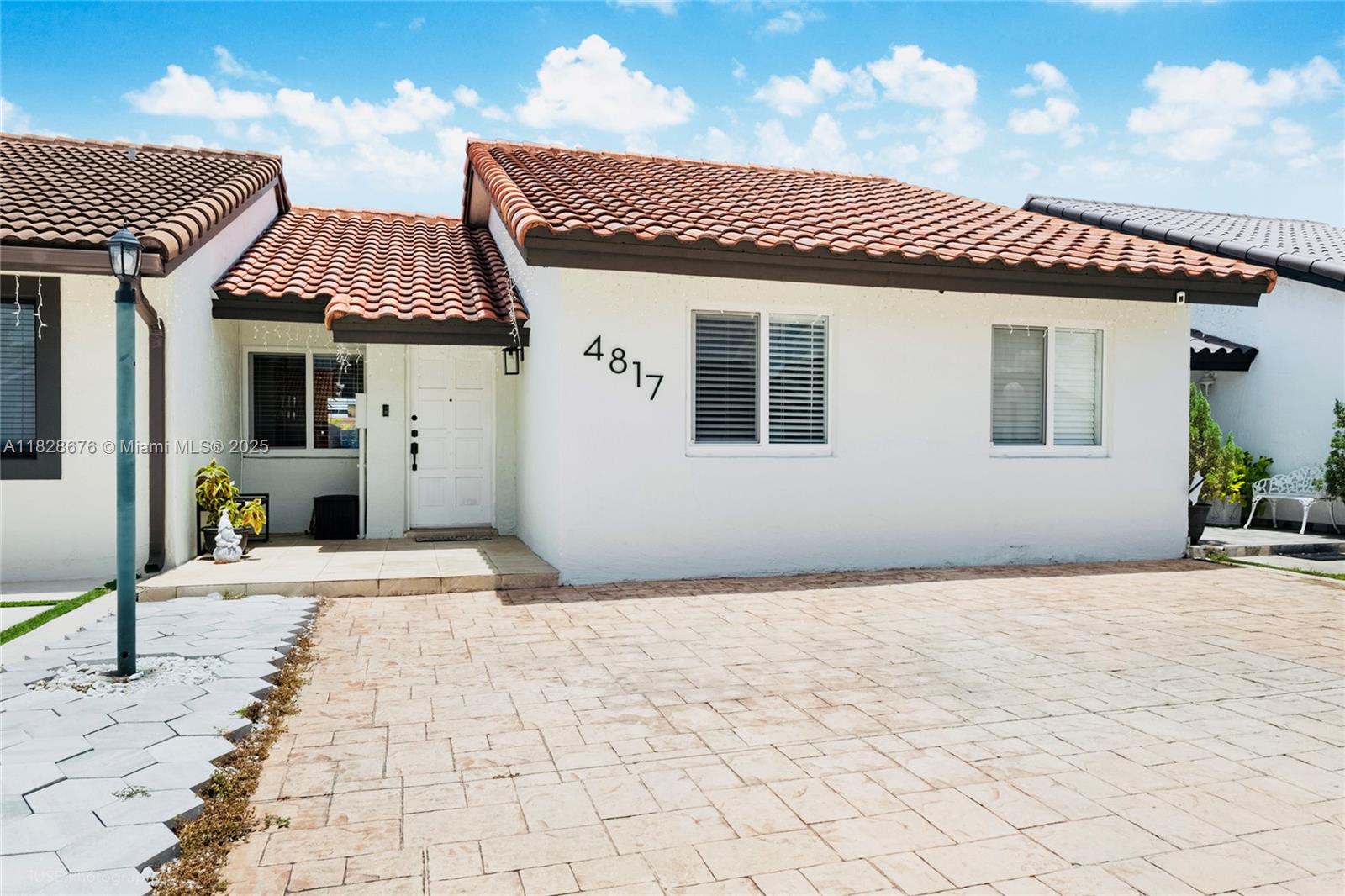 BIRD LAKES TOWNHOUSE SEC - Residential