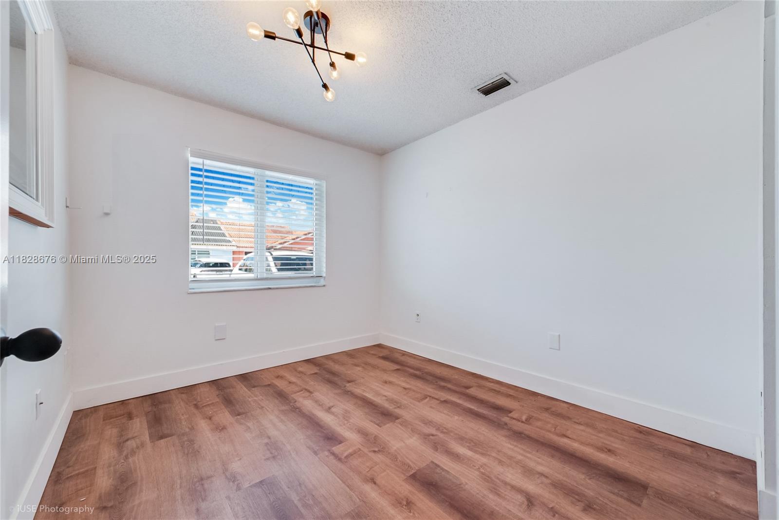 BIRD LAKES TOWNHOUSE SEC - Residential