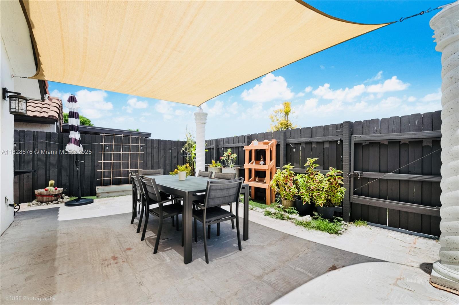 BIRD LAKES TOWNHOUSE SEC - Residential