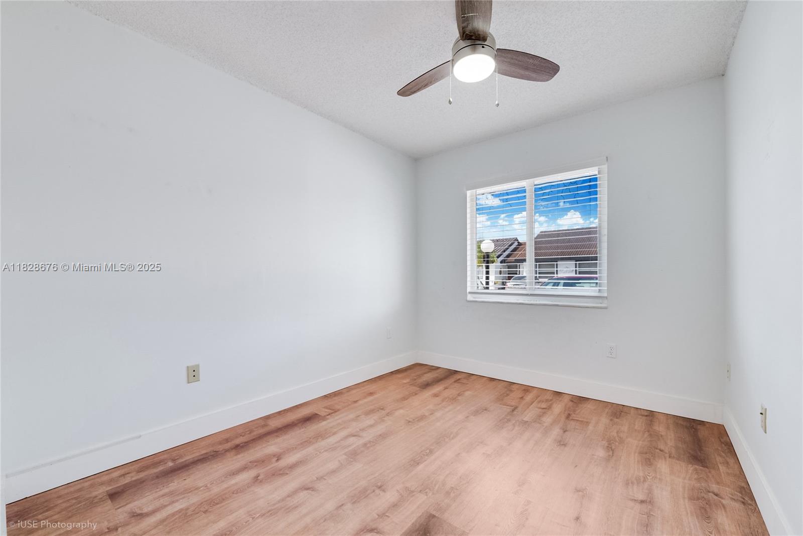 BIRD LAKES TOWNHOUSE SEC - Residential