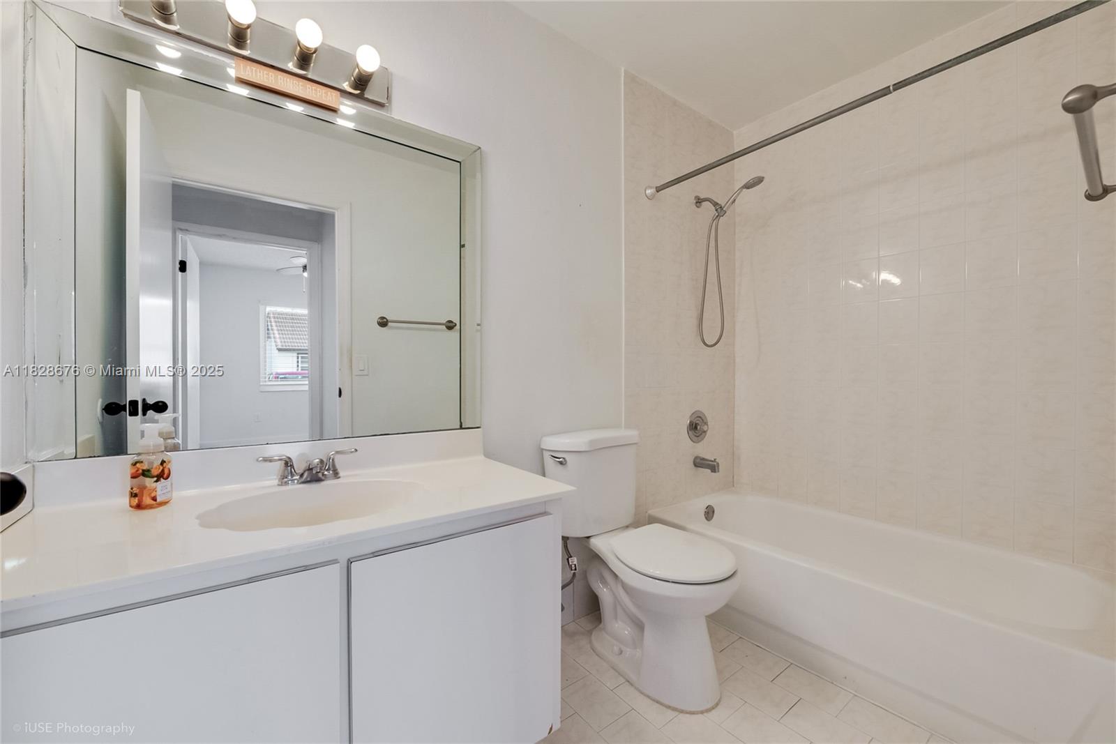 BIRD LAKES TOWNHOUSE SEC - Residential