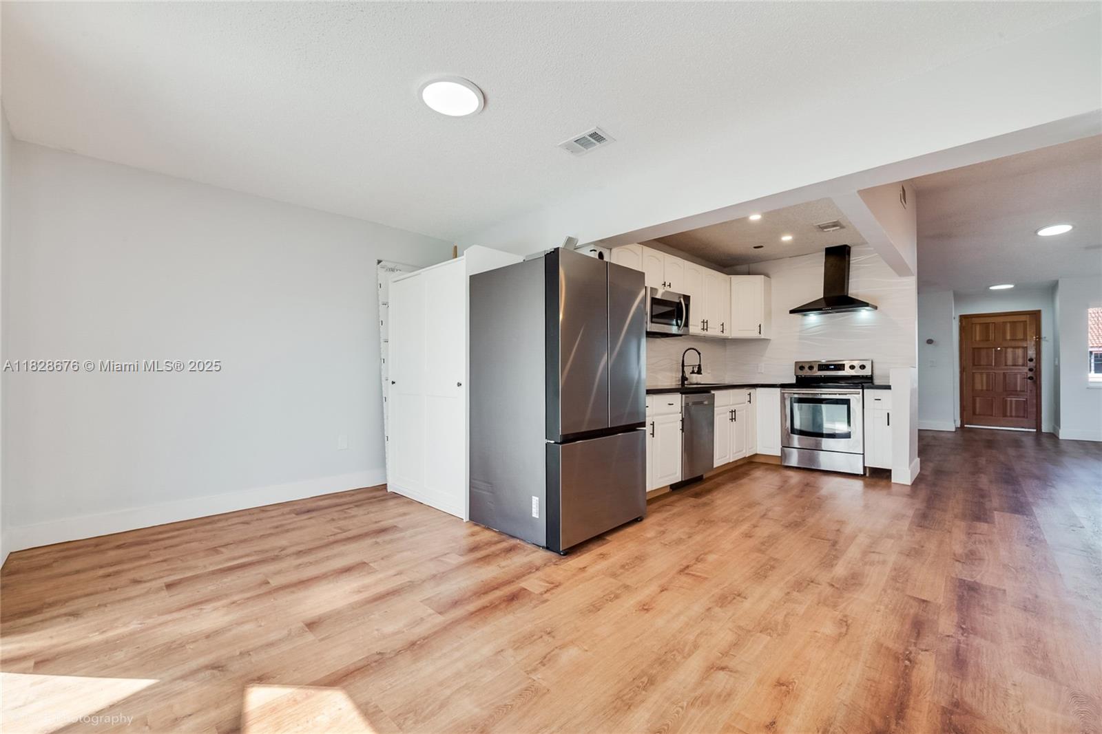 BIRD LAKES TOWNHOUSE SEC - Residential