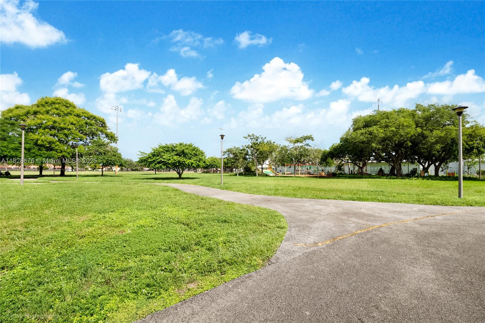 BIRD LAKES TOWNHOUSE SEC - Residential