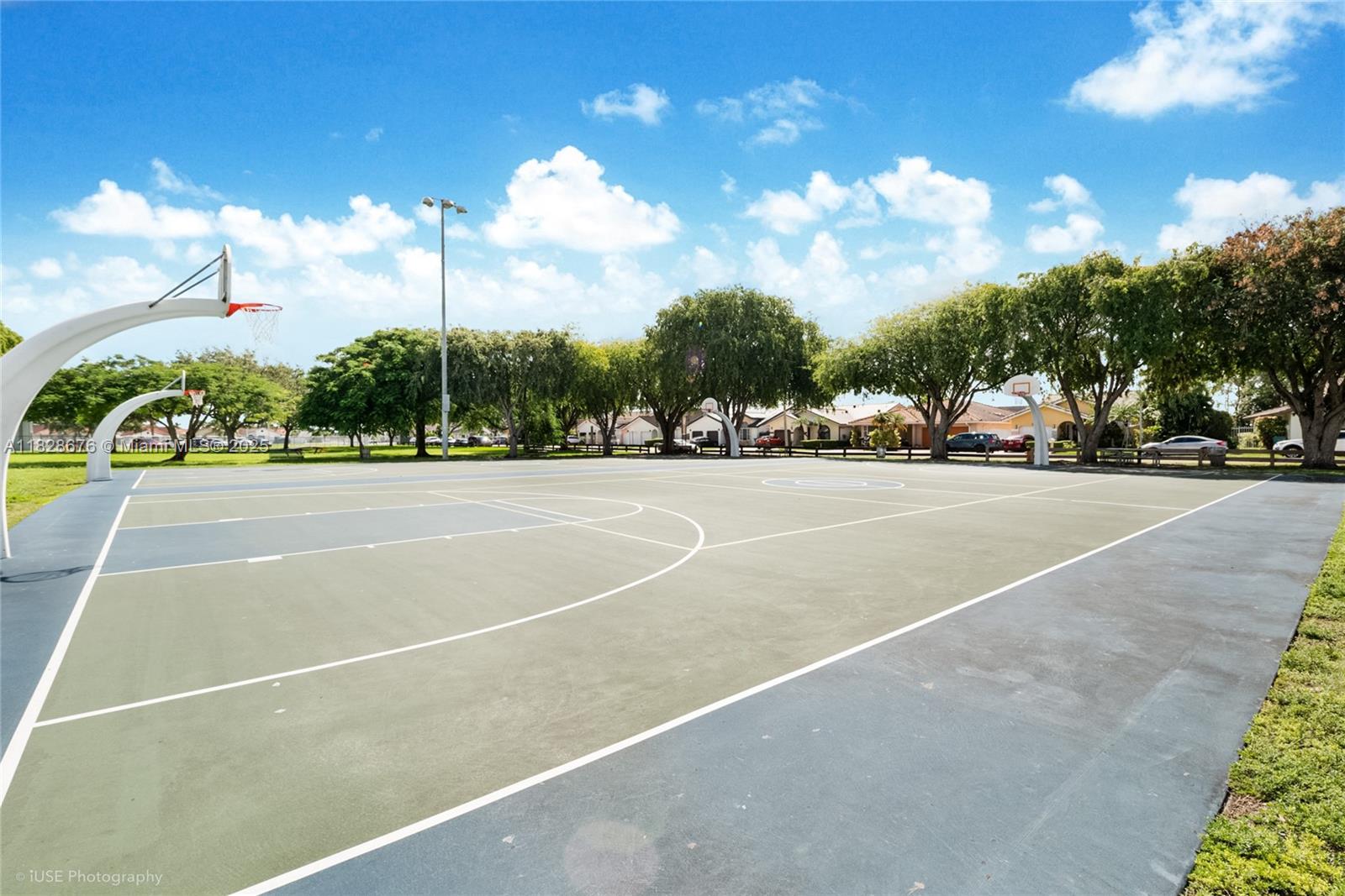 BIRD LAKES TOWNHOUSE SEC - Residential