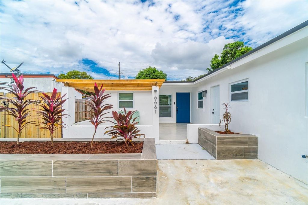 Photo of 6661 Freedom St, Hollywood, FL 33024 (MLS # A11956856)