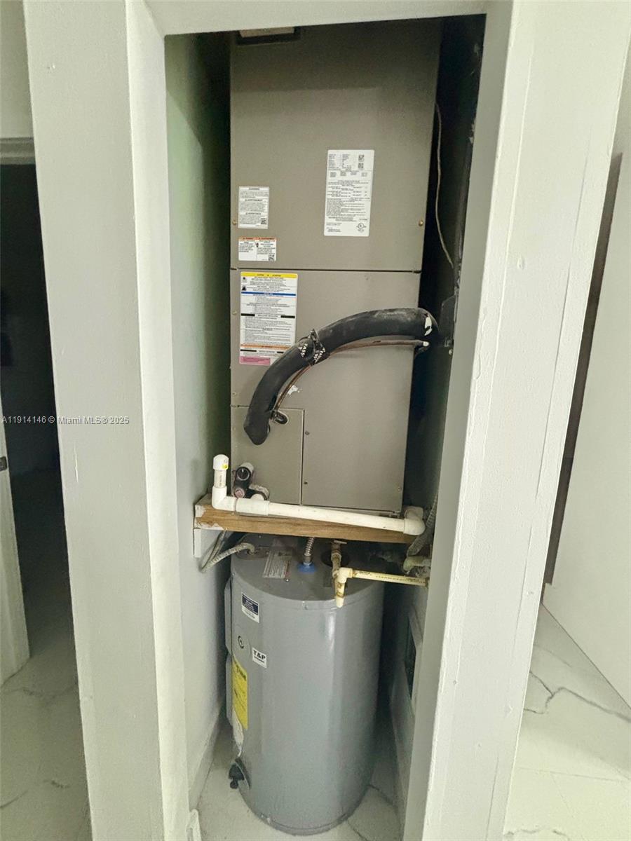 FERRO CONDO B - Residential Lease