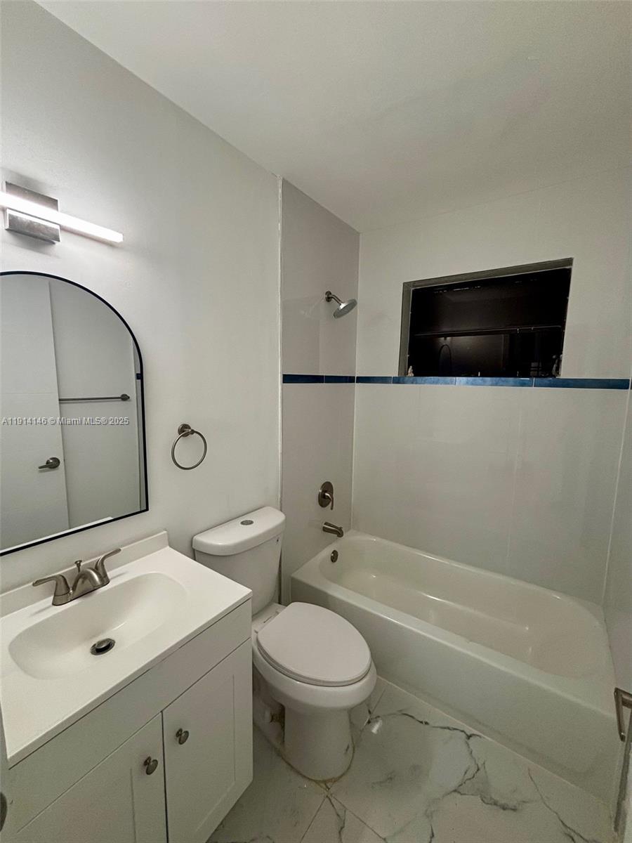 FERRO CONDO B - Residential Lease