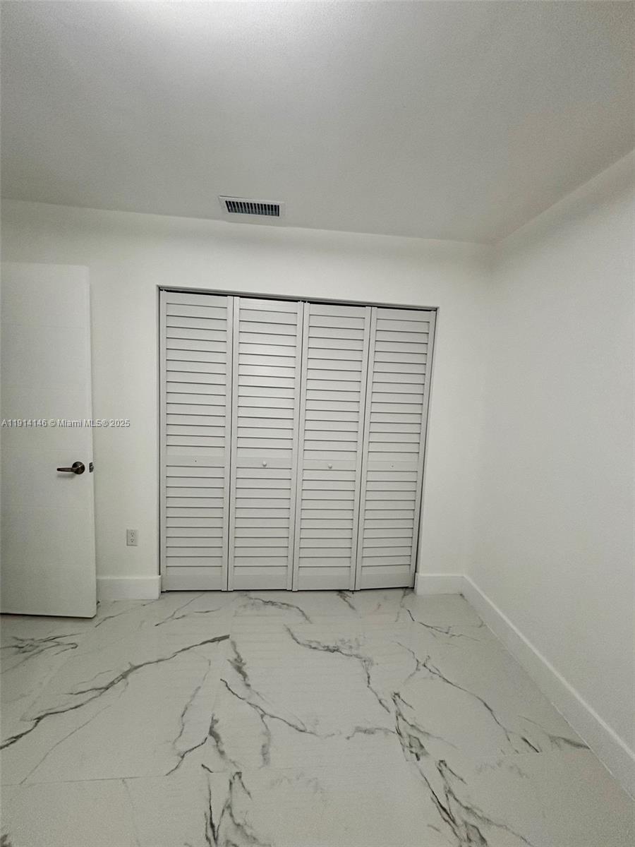 FERRO CONDO B - Residential Lease