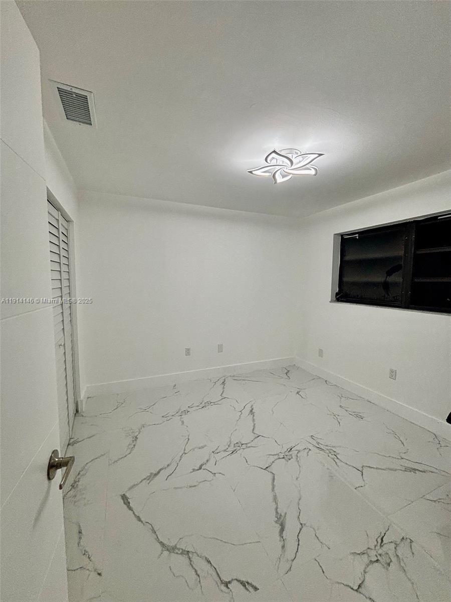 FERRO CONDO B - Residential Lease