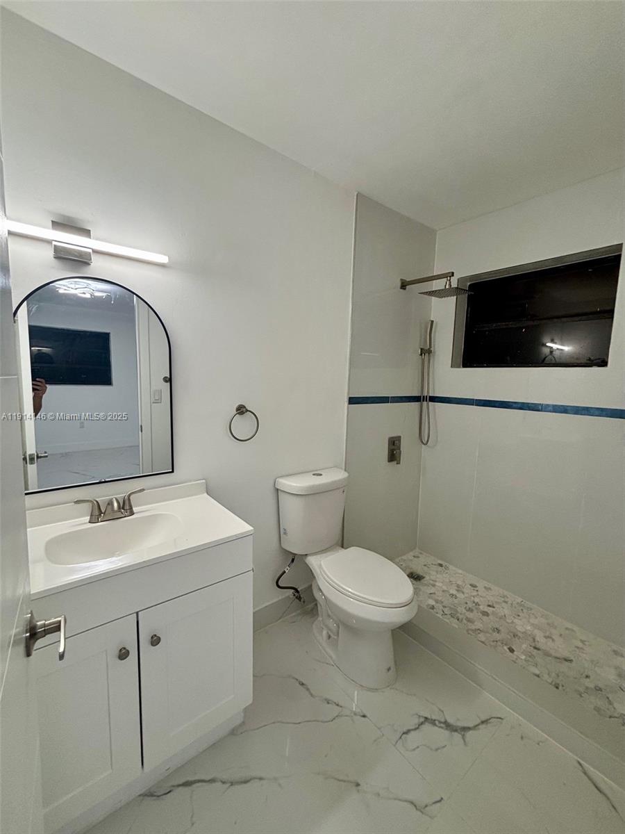 FERRO CONDO B - Residential Lease