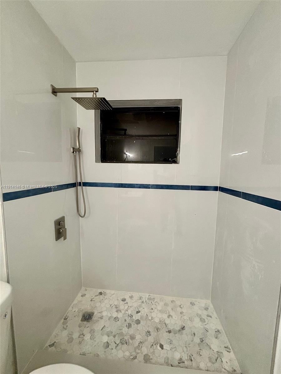 FERRO CONDO B - Residential Lease