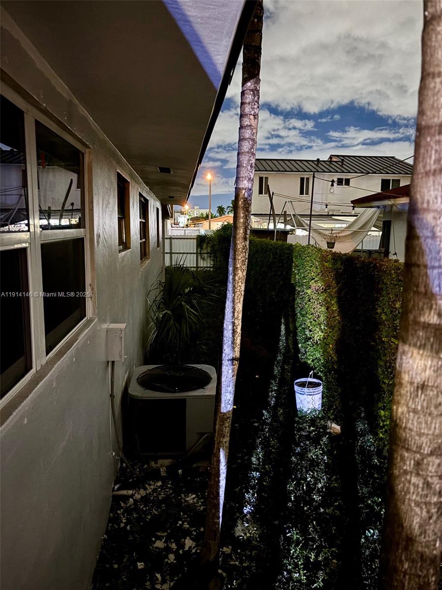 FERRO CONDO B - Residential Lease