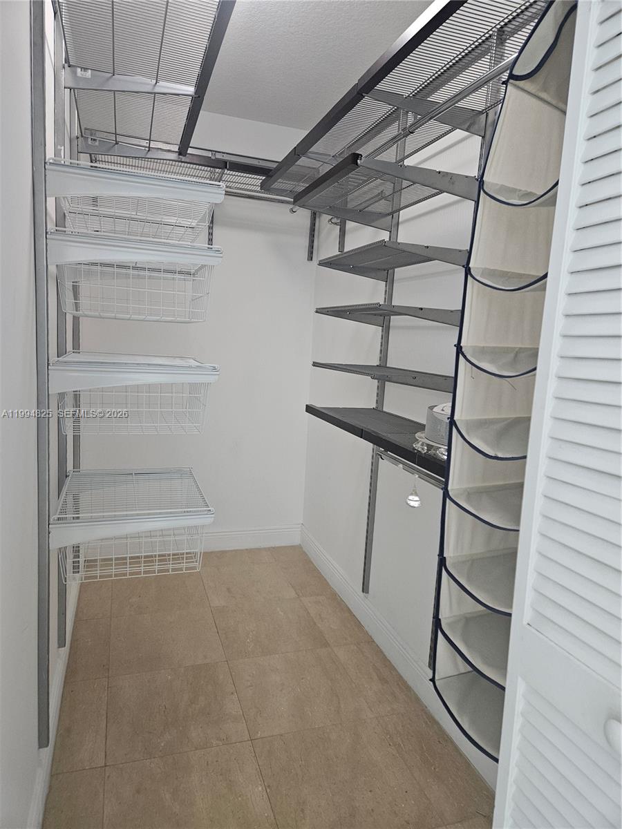 BRICKELL ON THE RIVER S T - Residential Lease