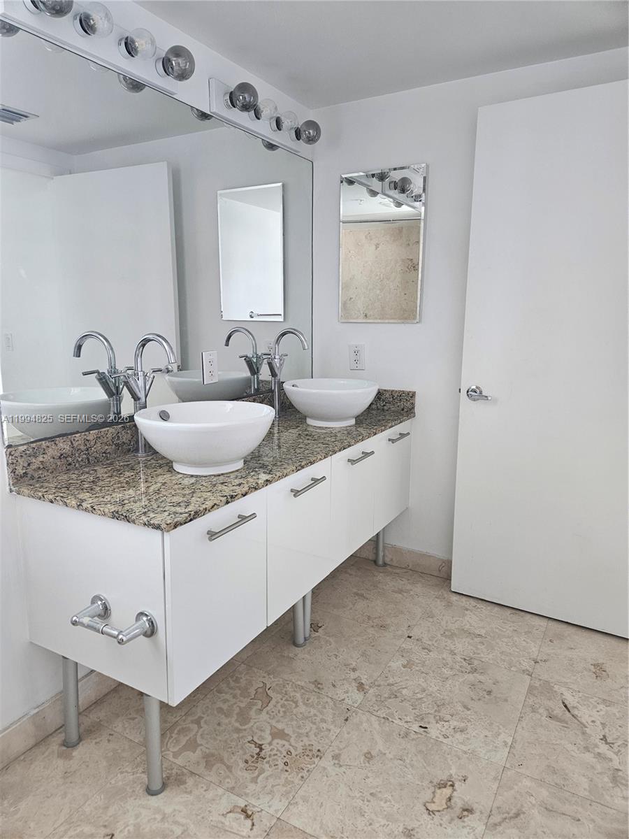 BRICKELL ON THE RIVER S T - Residential Lease