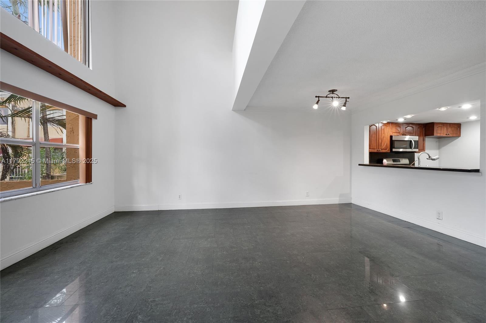 VENETIAN GARDENS AT COUNT - Residential