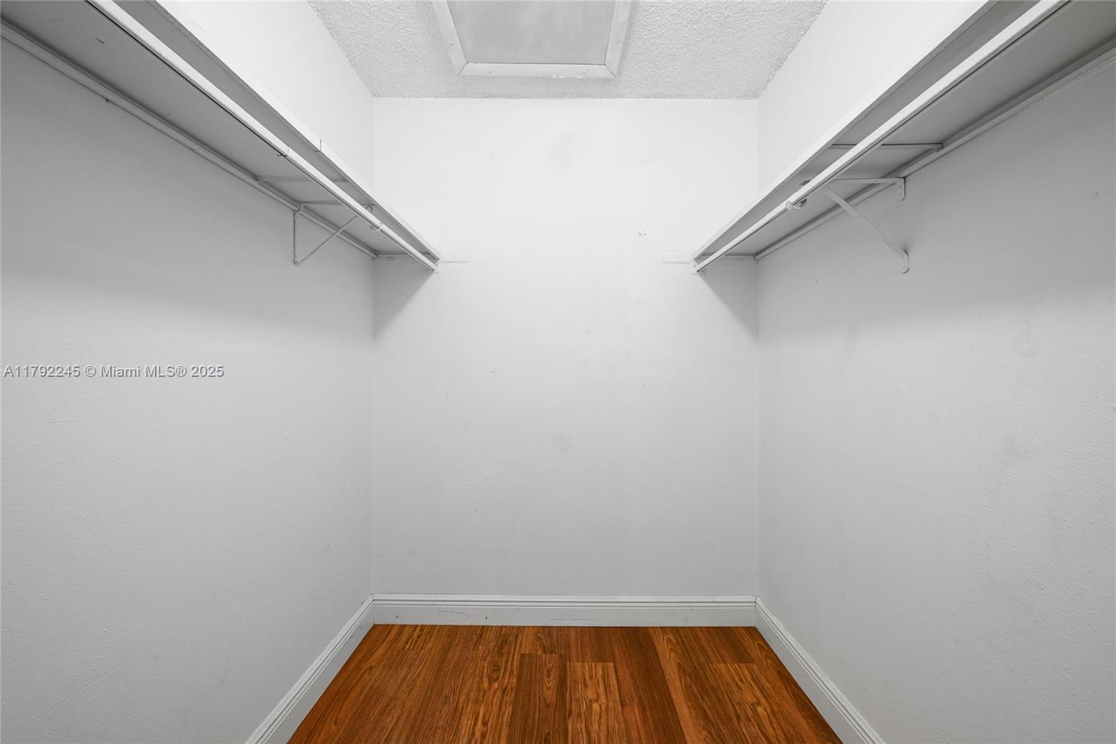 VENETIAN GARDENS AT COUNT - Residential