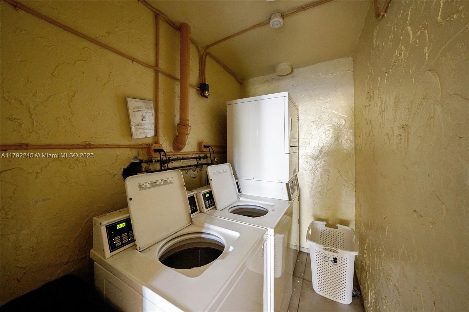 VENETIAN GARDENS AT COUNT - Residential