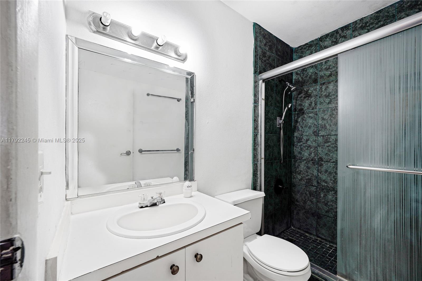 VENETIAN GARDENS AT COUNT - Residential