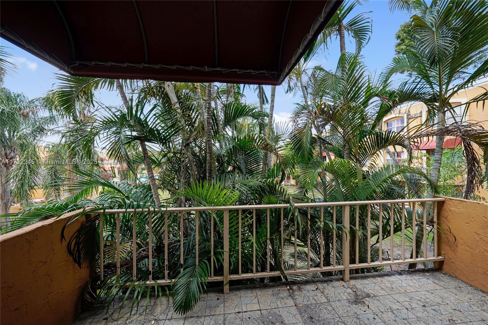 VENETIAN GARDENS AT COUNT - Residential