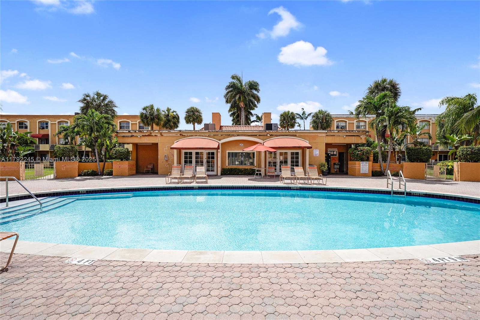 VENETIAN GARDENS AT COUNT - Residential