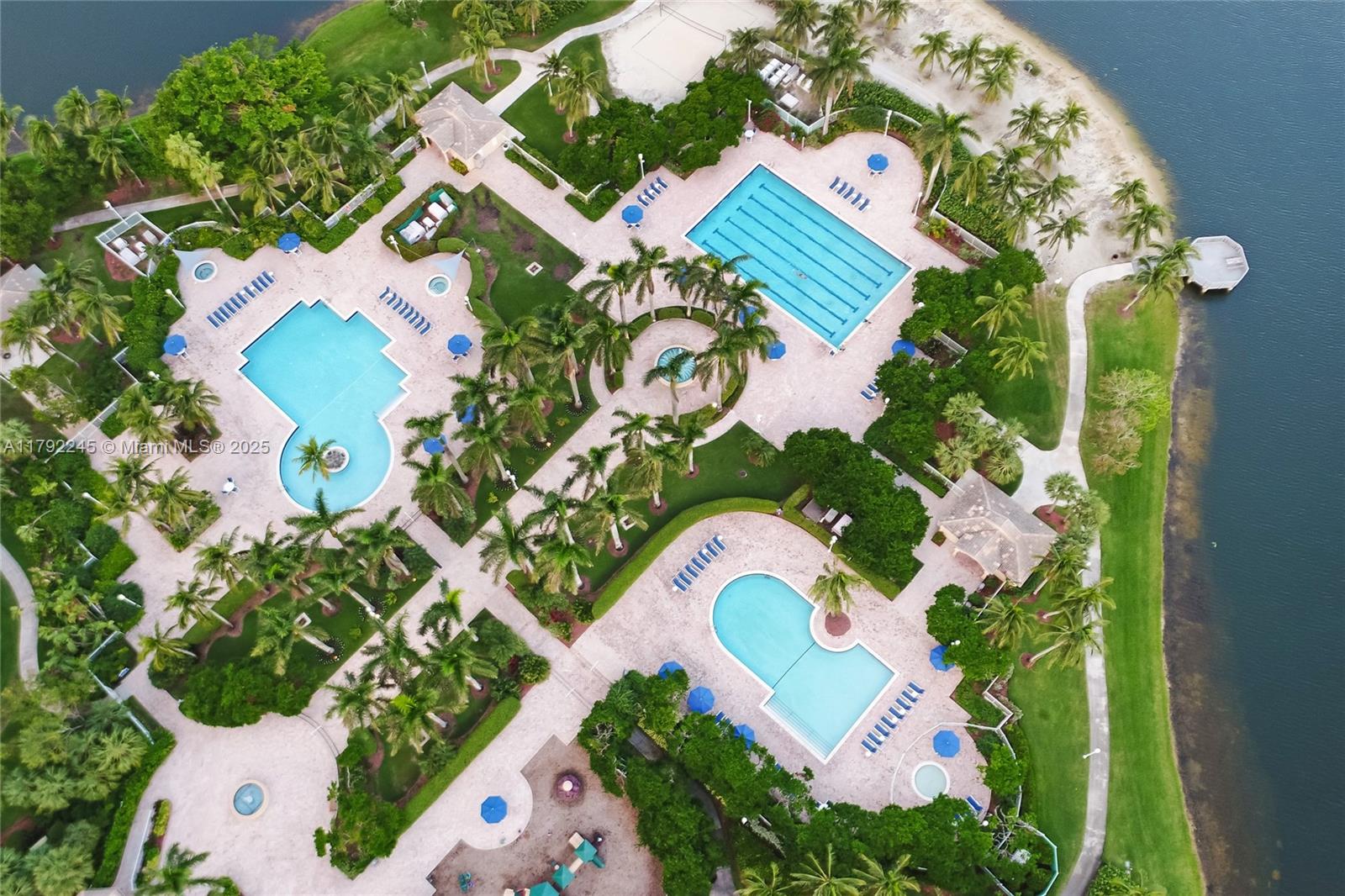 VENETIAN GARDENS AT COUNT - Residential