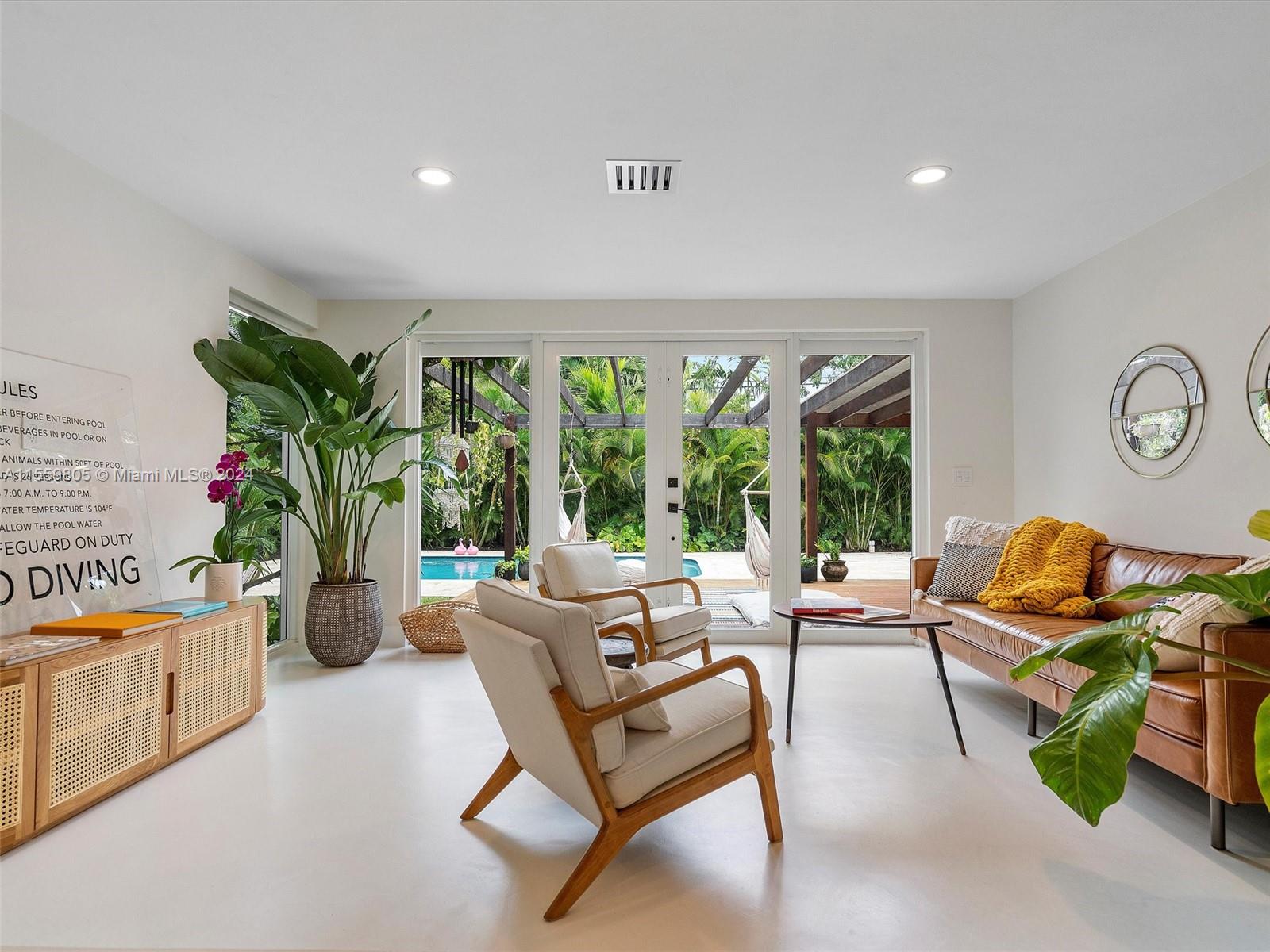 WATERSEDGE - Residential