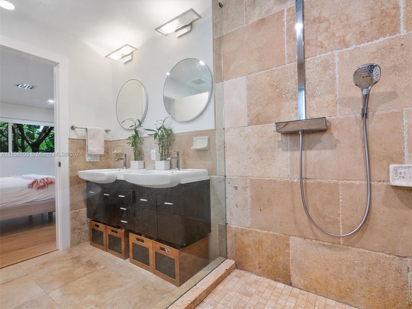 WATERSEDGE - Residential