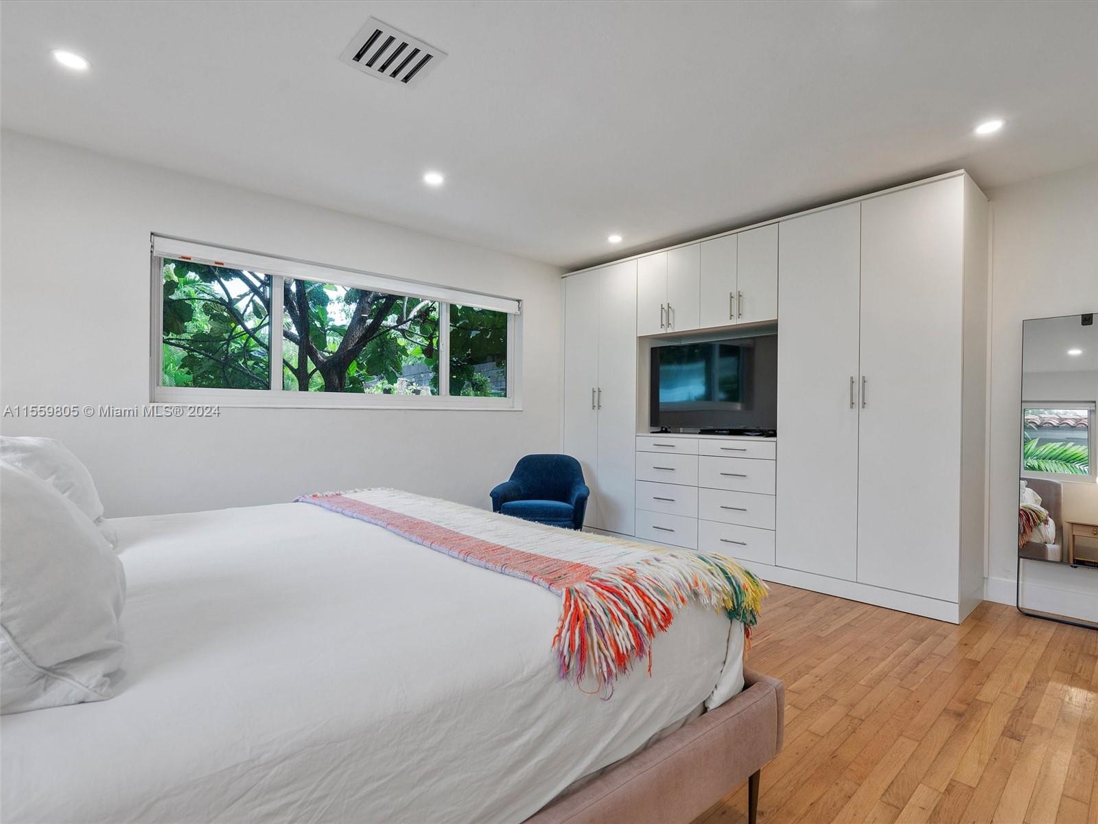 WATERSEDGE - Residential