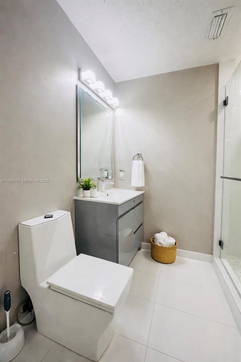 LAKES ON THE GREEN NORTH - Residential