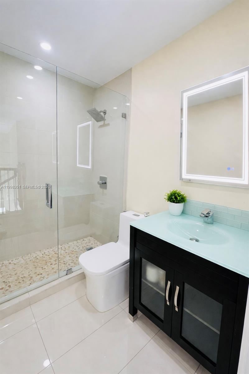 LAKES ON THE GREEN NORTH - Residential