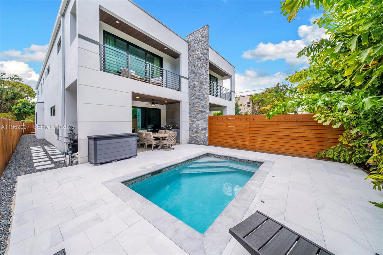 LAUDERDALE - Residential