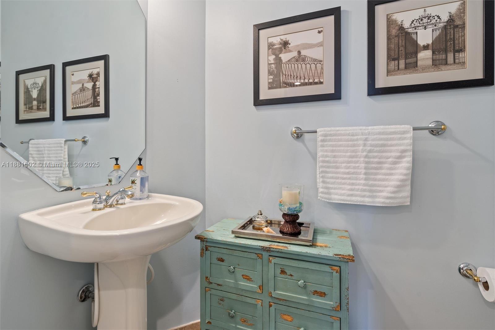 CARRIAGE POINTE TOWNHOMES - Residential