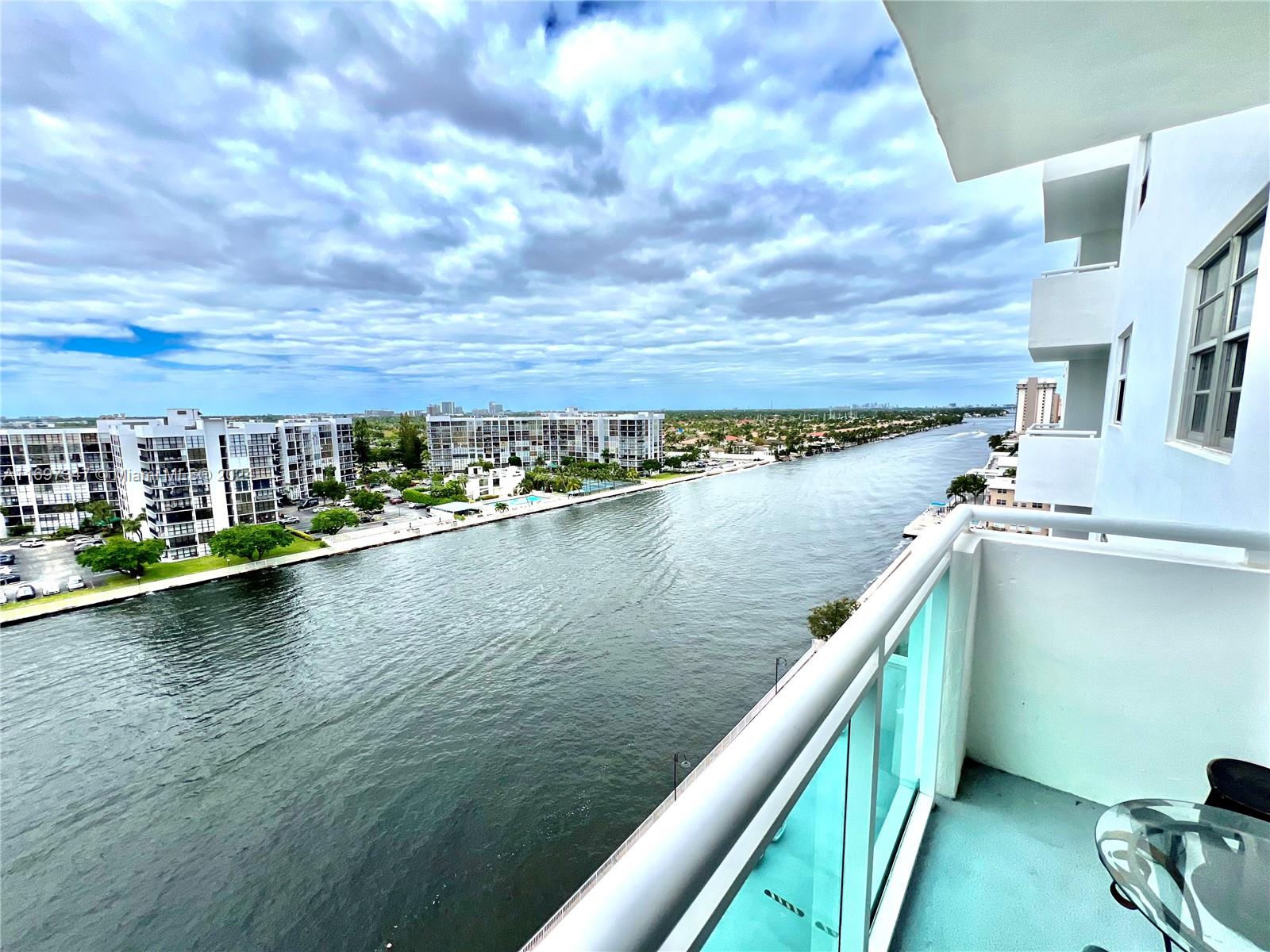 RESIDENCES ON HOLLYWOOD B - Residential