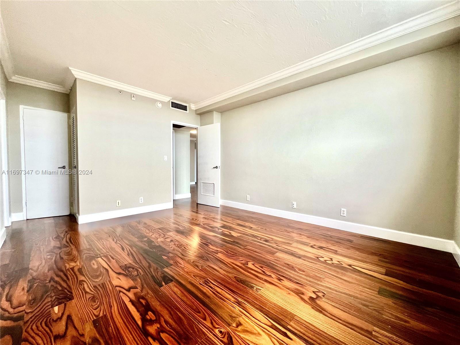 RESIDENCES ON HOLLYWOOD B - Residential