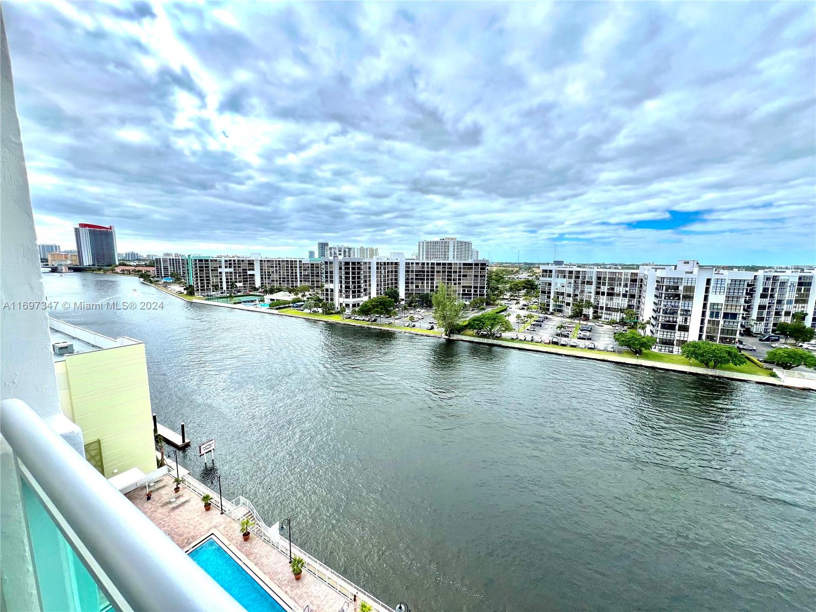 RESIDENCES ON HOLLYWOOD B - Residential