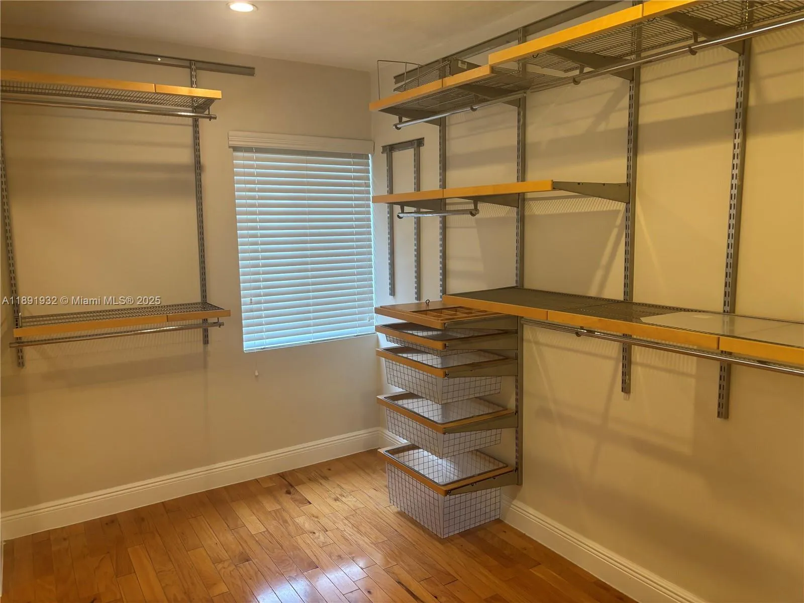 Miami, Florida 33173, United States, 4 Bedrooms Bedrooms, ,2 BathroomsBathrooms,Residential,Active,224107