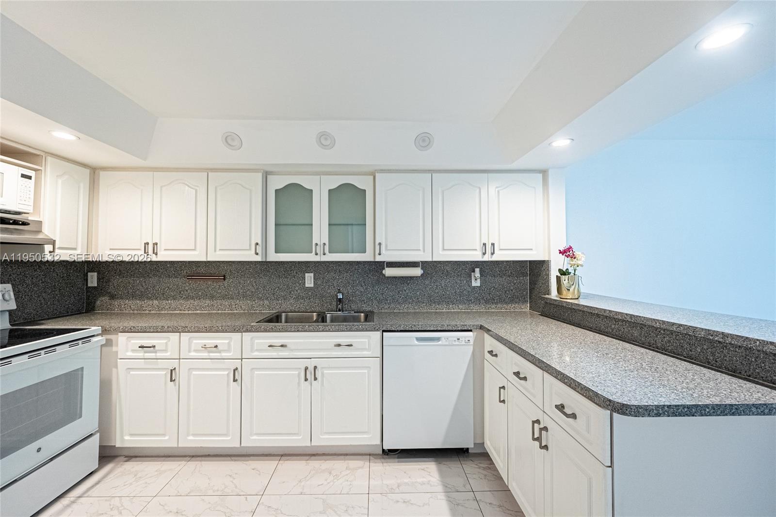 SNAPPER VILLAGE - Residential