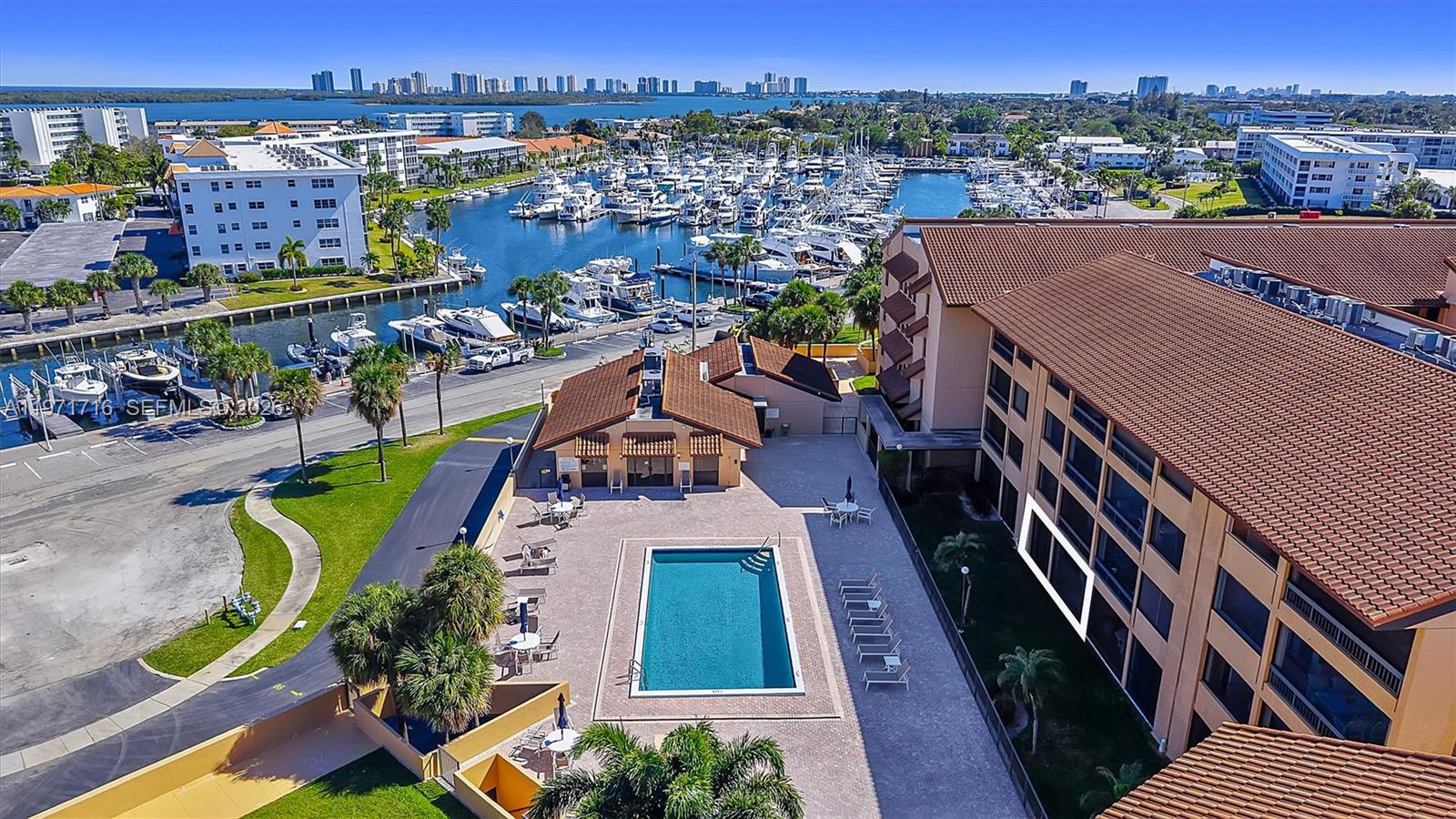 MARINA BAY CONDO - Residential