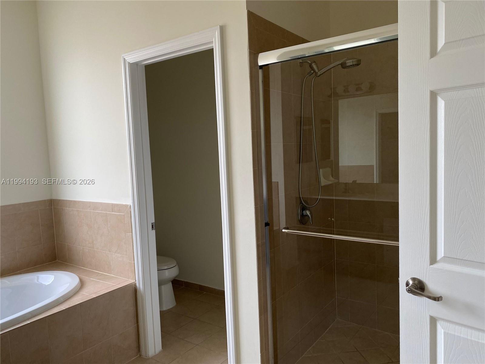 KENDALL COMMONS RESIDENTI - Residential Lease