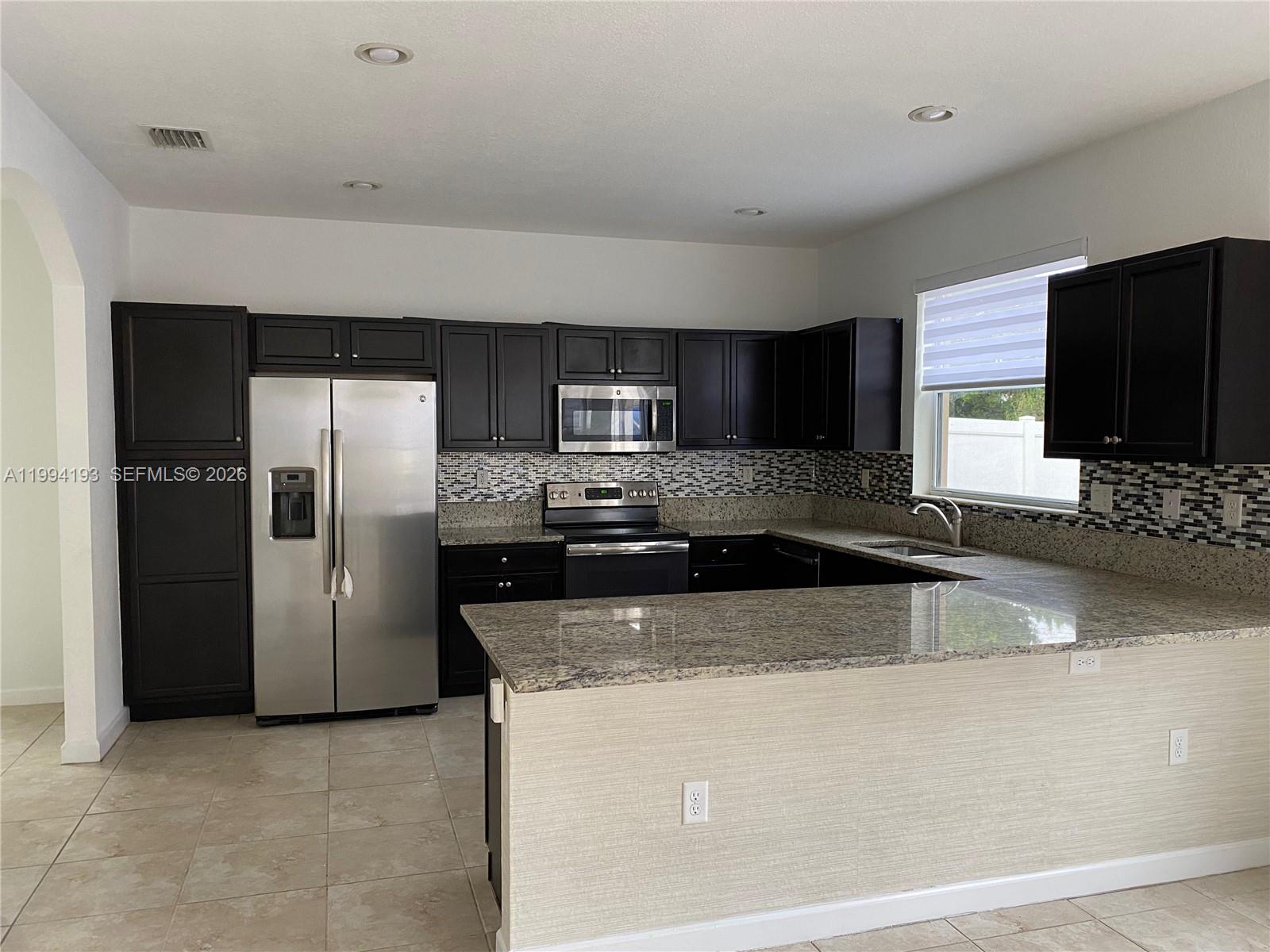 KENDALL COMMONS RESIDENTI - Residential Lease